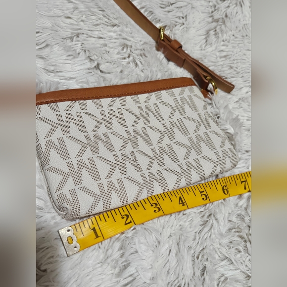 MK White Logo Belt Bag - Picture 6 of 7